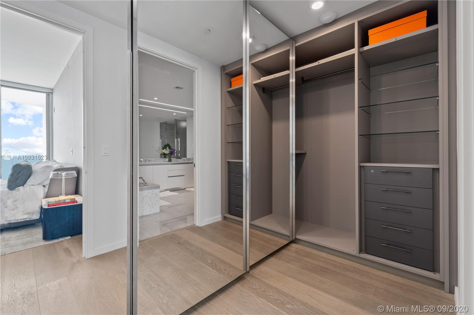 JADE SIGNATURE CONDO - Residential