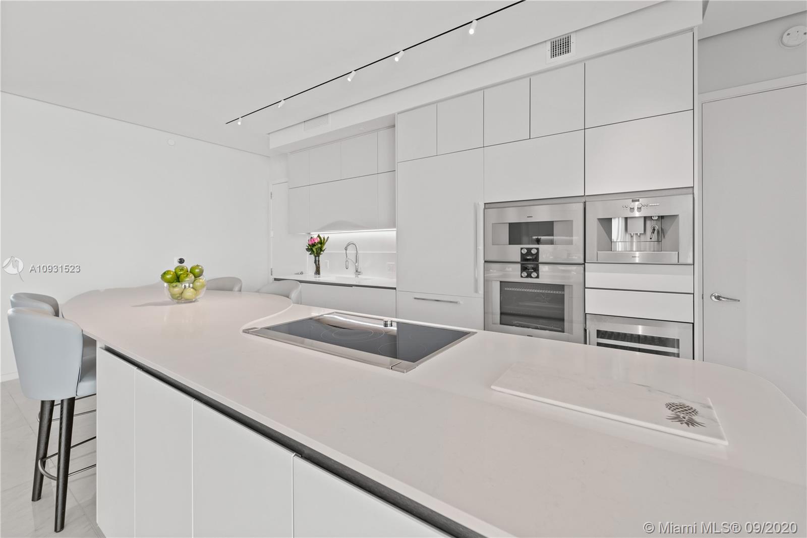 JADE SIGNATURE CONDO - Residential