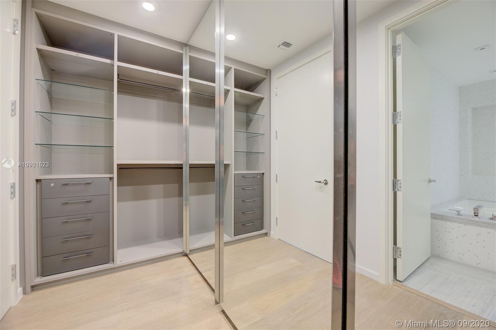 JADE SIGNATURE CONDO - Residential