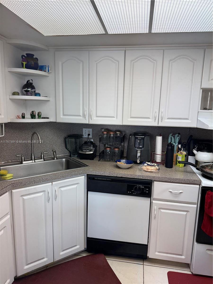 LAKE POINT TOWER CONDOMIN - Residential Lease