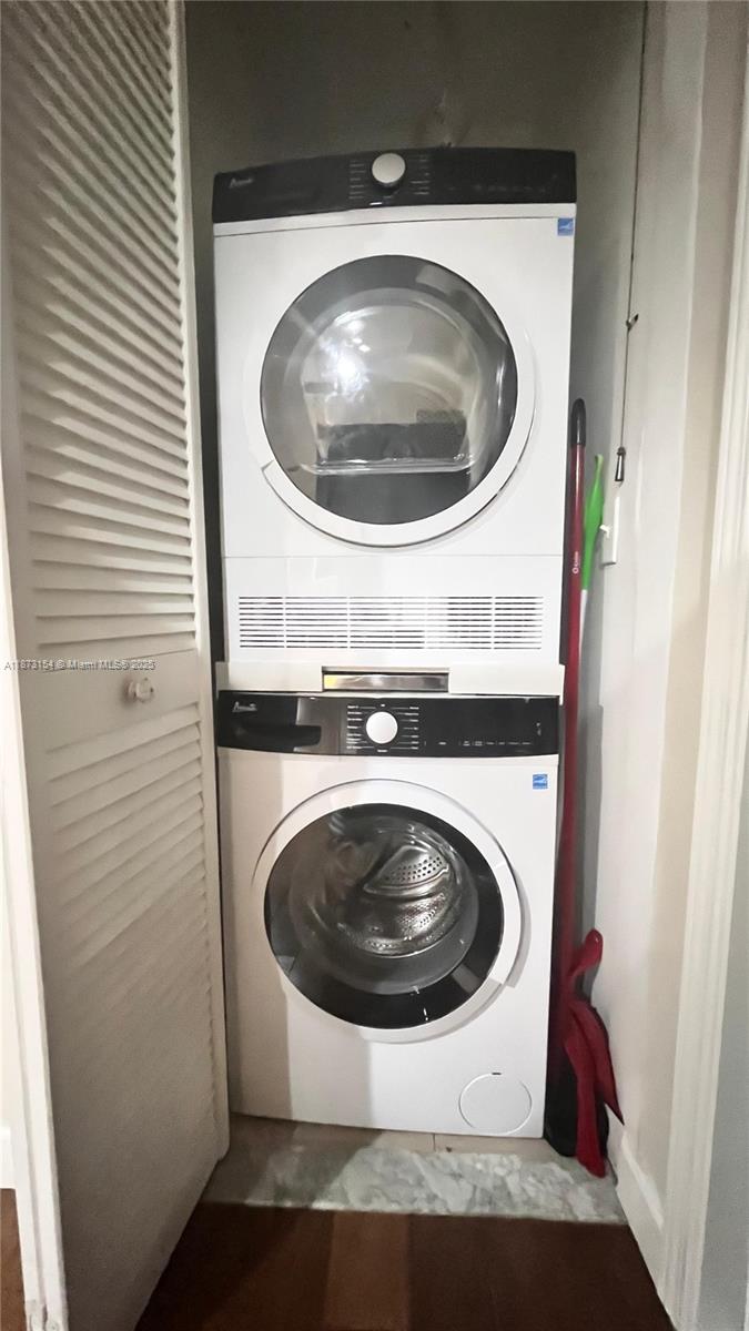 BARBICAN CONDO - Residential