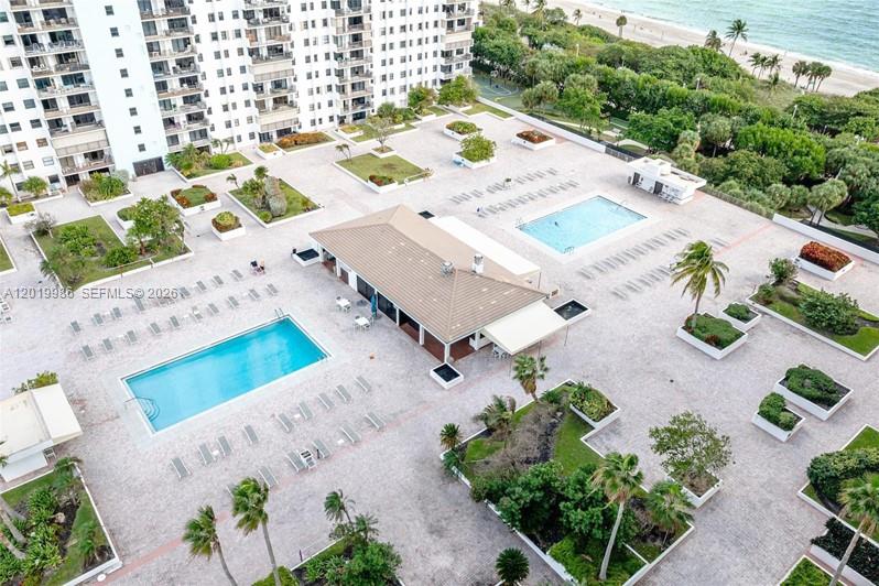 SUMMIT CONDO - Residential