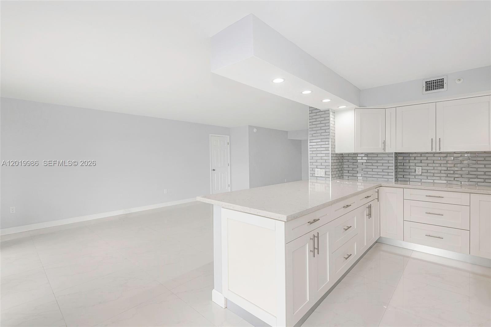 SUMMIT CONDO - Residential
