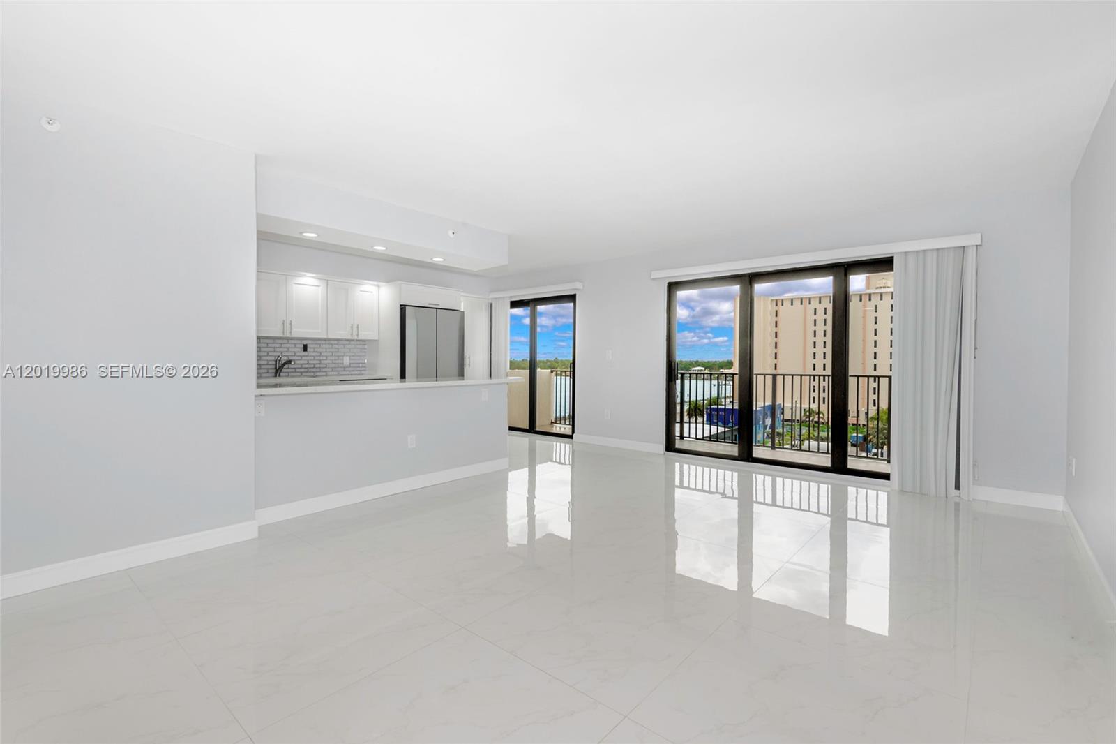 SUMMIT CONDO - Residential