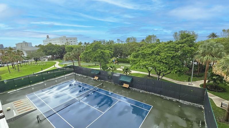 SUMMIT CONDO - Residential