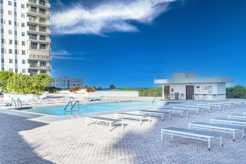SUMMIT CONDO - Residential