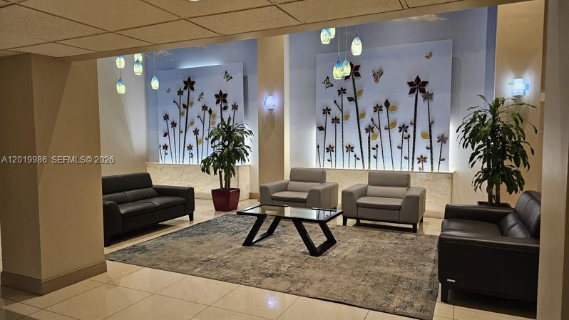 SUMMIT CONDO - Residential