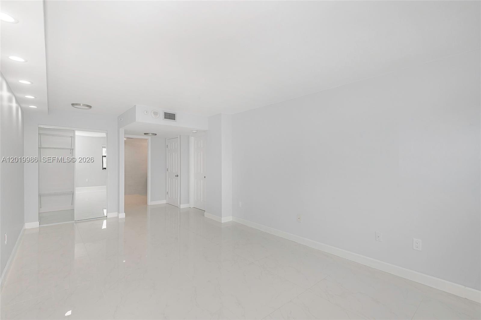 SUMMIT CONDO - Residential