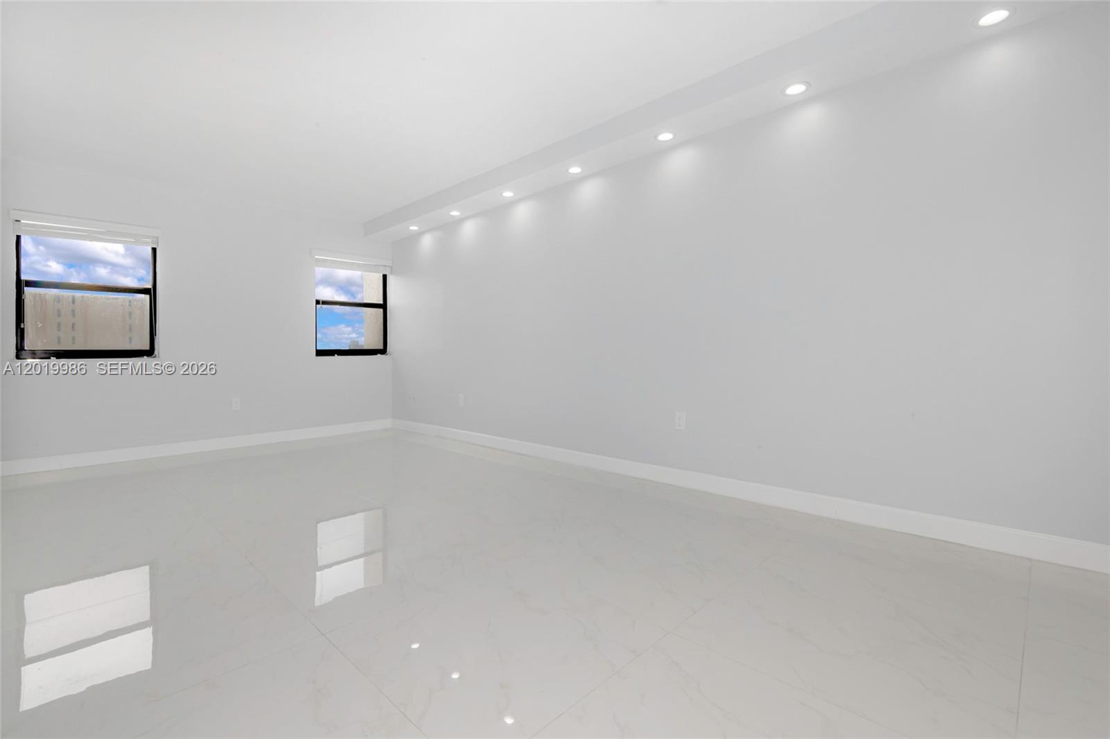 SUMMIT CONDO - Residential