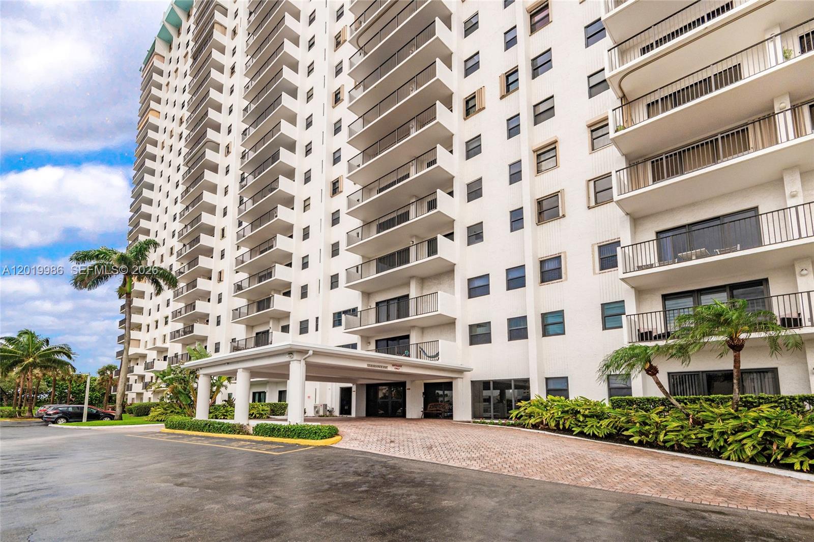 SUMMIT CONDO - Residential
