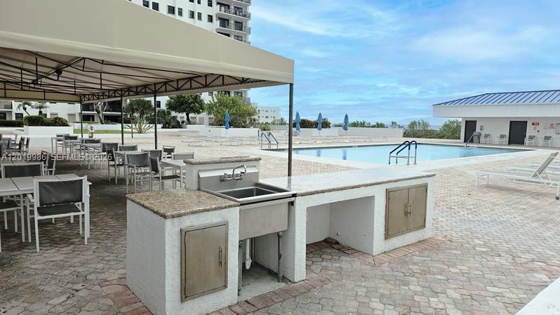 SUMMIT CONDO - Residential