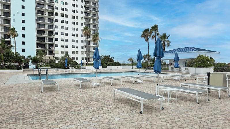 SUMMIT CONDO - Residential