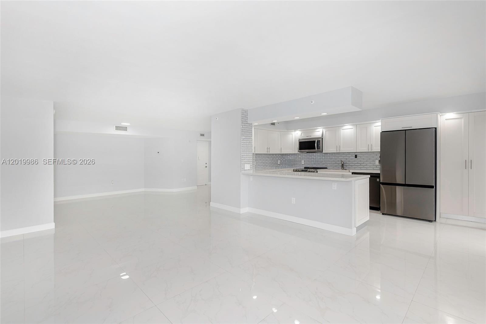SUMMIT CONDO - Residential