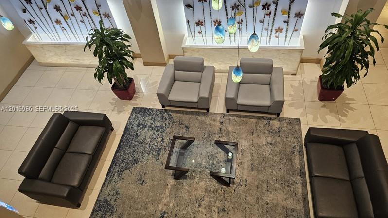 SUMMIT CONDO - Residential