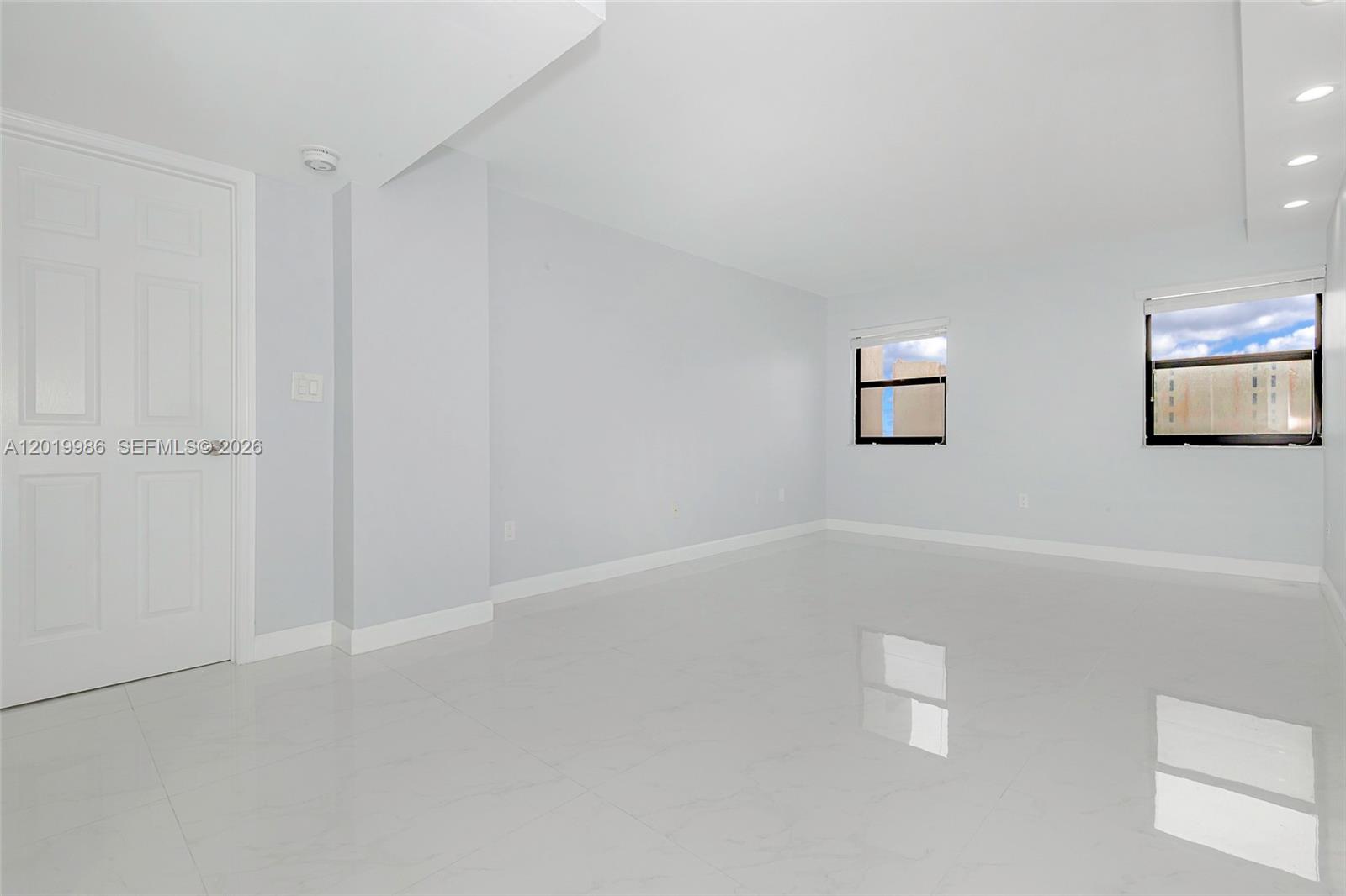 SUMMIT CONDO - Residential