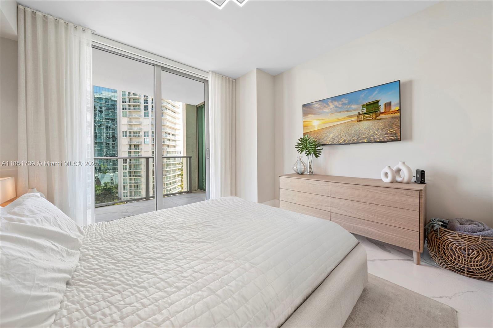 PARQUE TOWERS CONDO - Residential