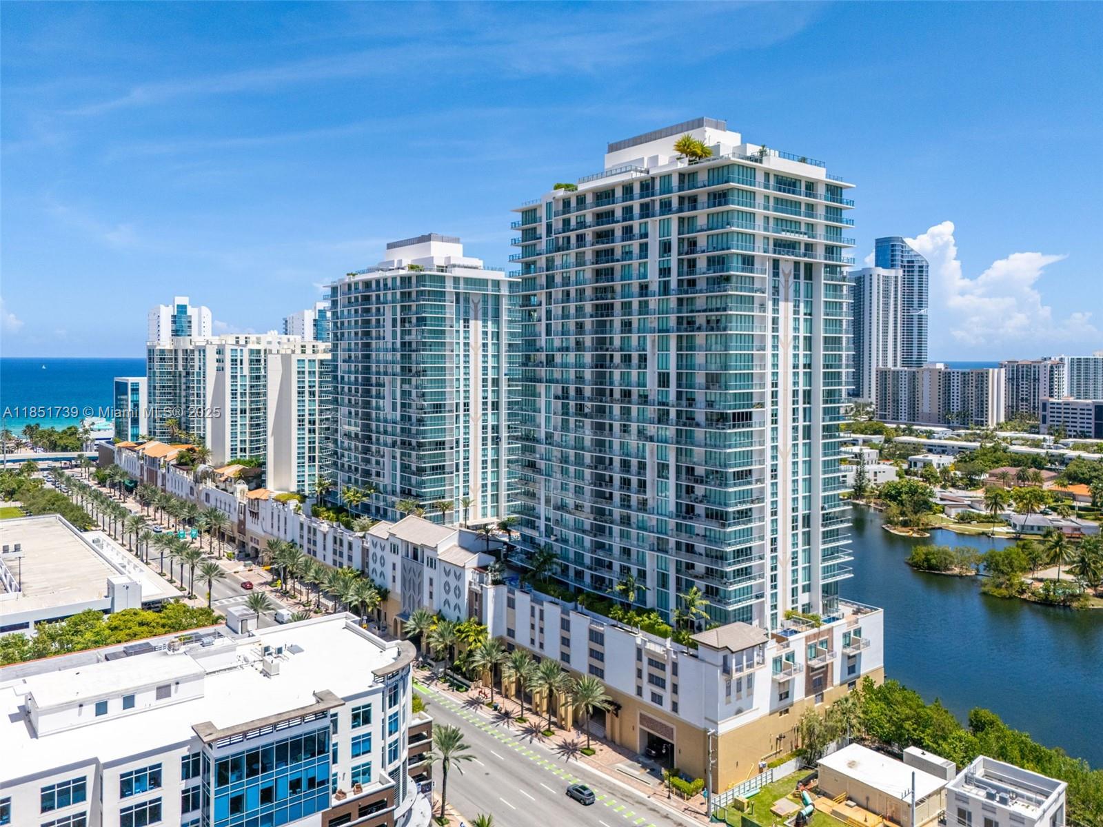 PARQUE TOWERS CONDO - Residential