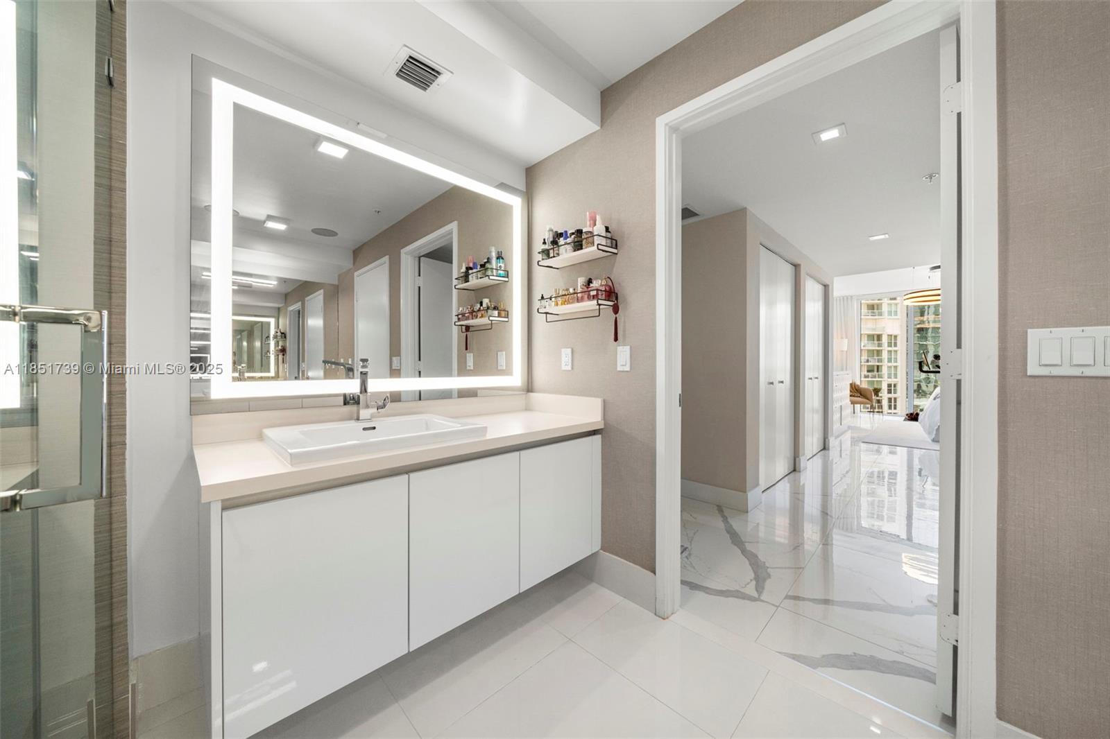 PARQUE TOWERS CONDO - Residential