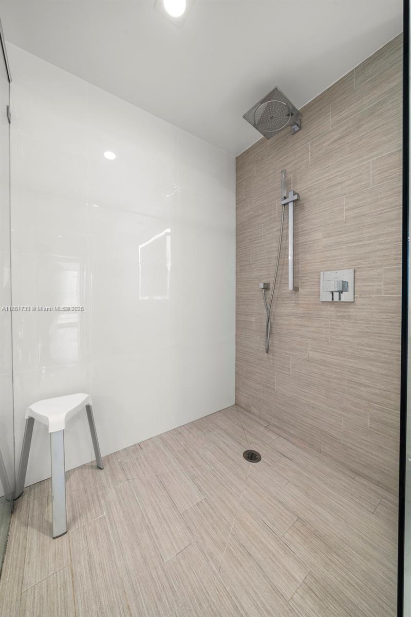 PARQUE TOWERS CONDO - Residential