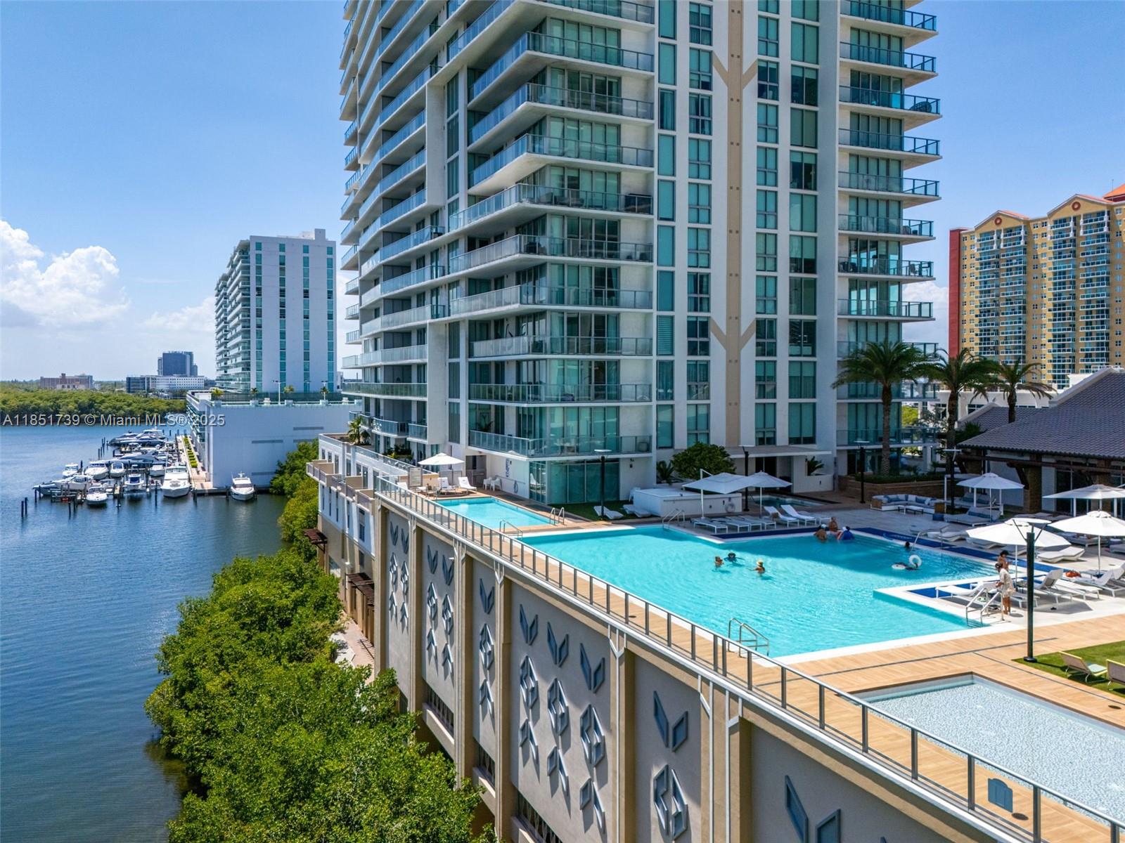 PARQUE TOWERS CONDO - Residential