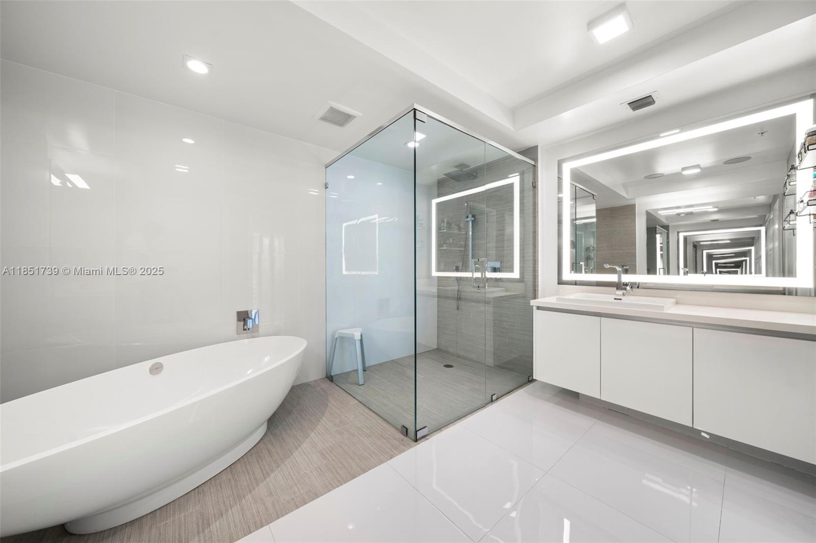 PARQUE TOWERS CONDO - Residential