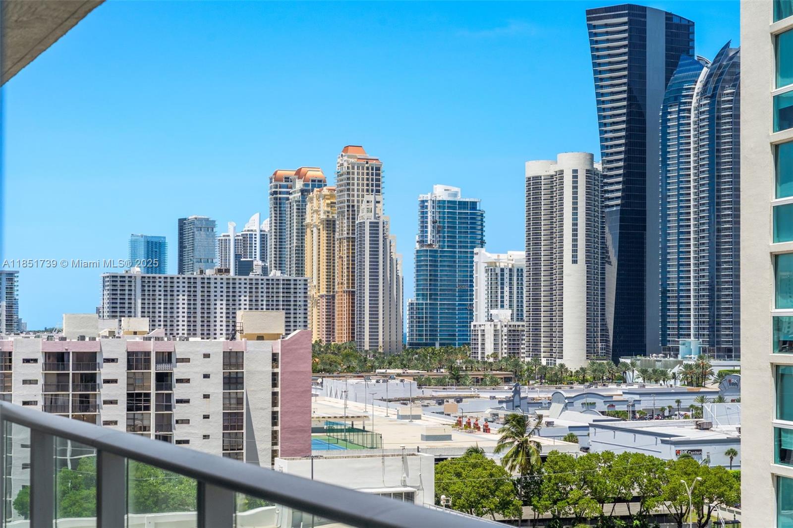 PARQUE TOWERS CONDO - Residential