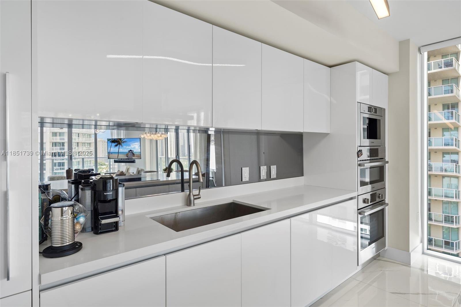 PARQUE TOWERS CONDO - Residential