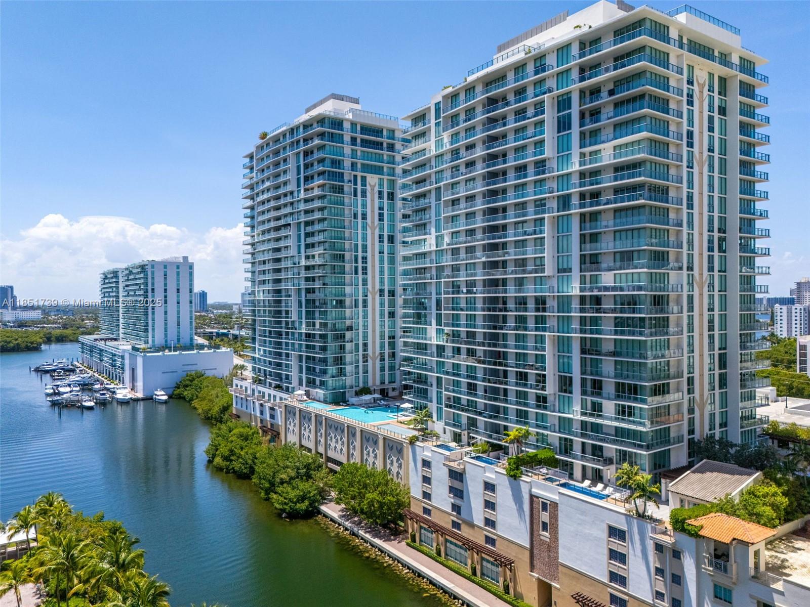 PARQUE TOWERS CONDO - Residential