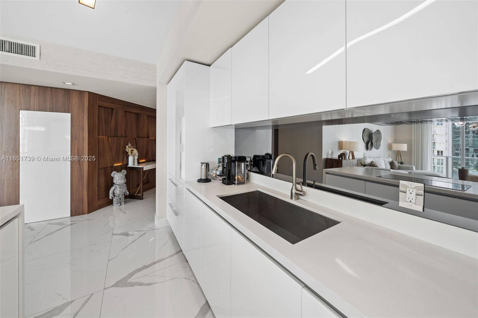 PARQUE TOWERS CONDO - Residential