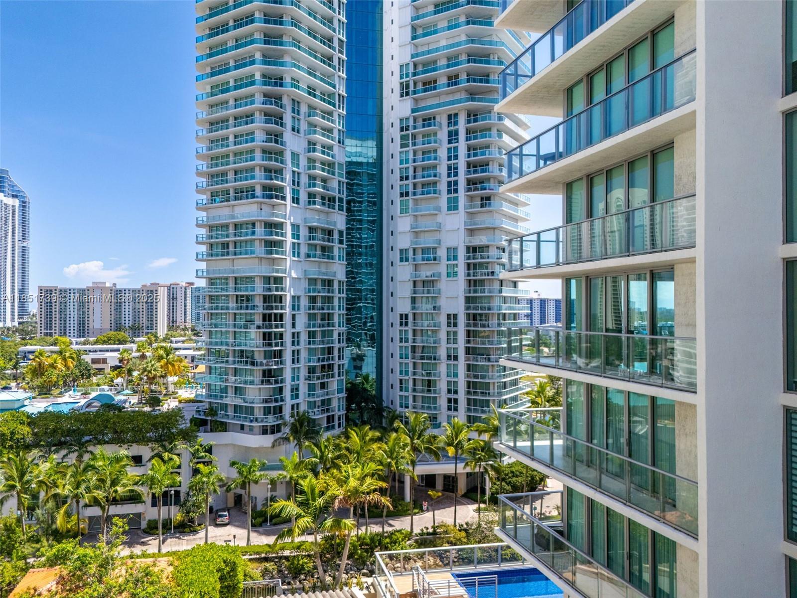 PARQUE TOWERS CONDO - Residential