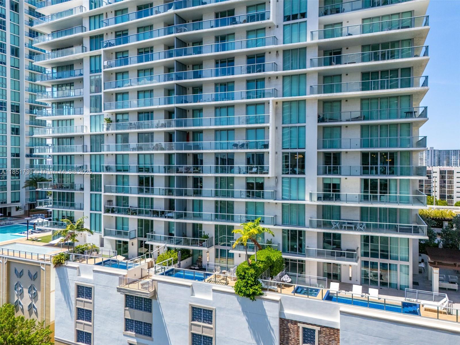 PARQUE TOWERS CONDO - Residential