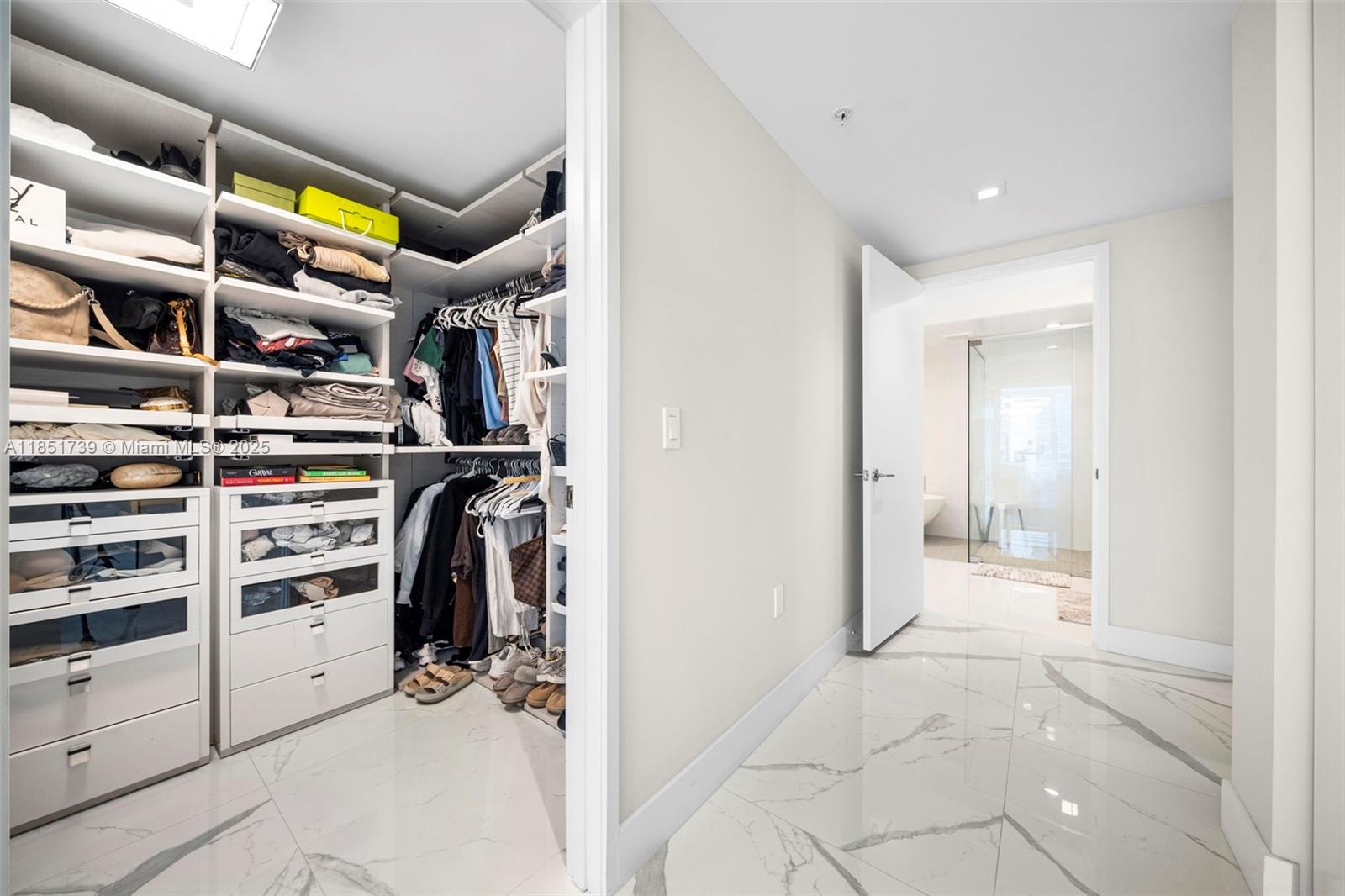 PARQUE TOWERS CONDO - Residential