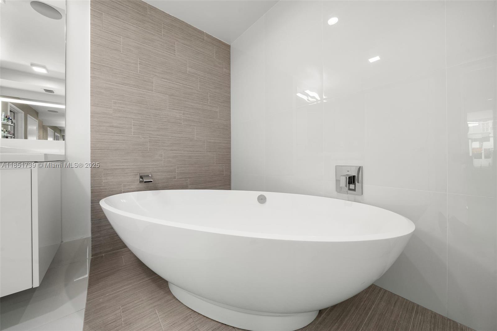 PARQUE TOWERS CONDO - Residential