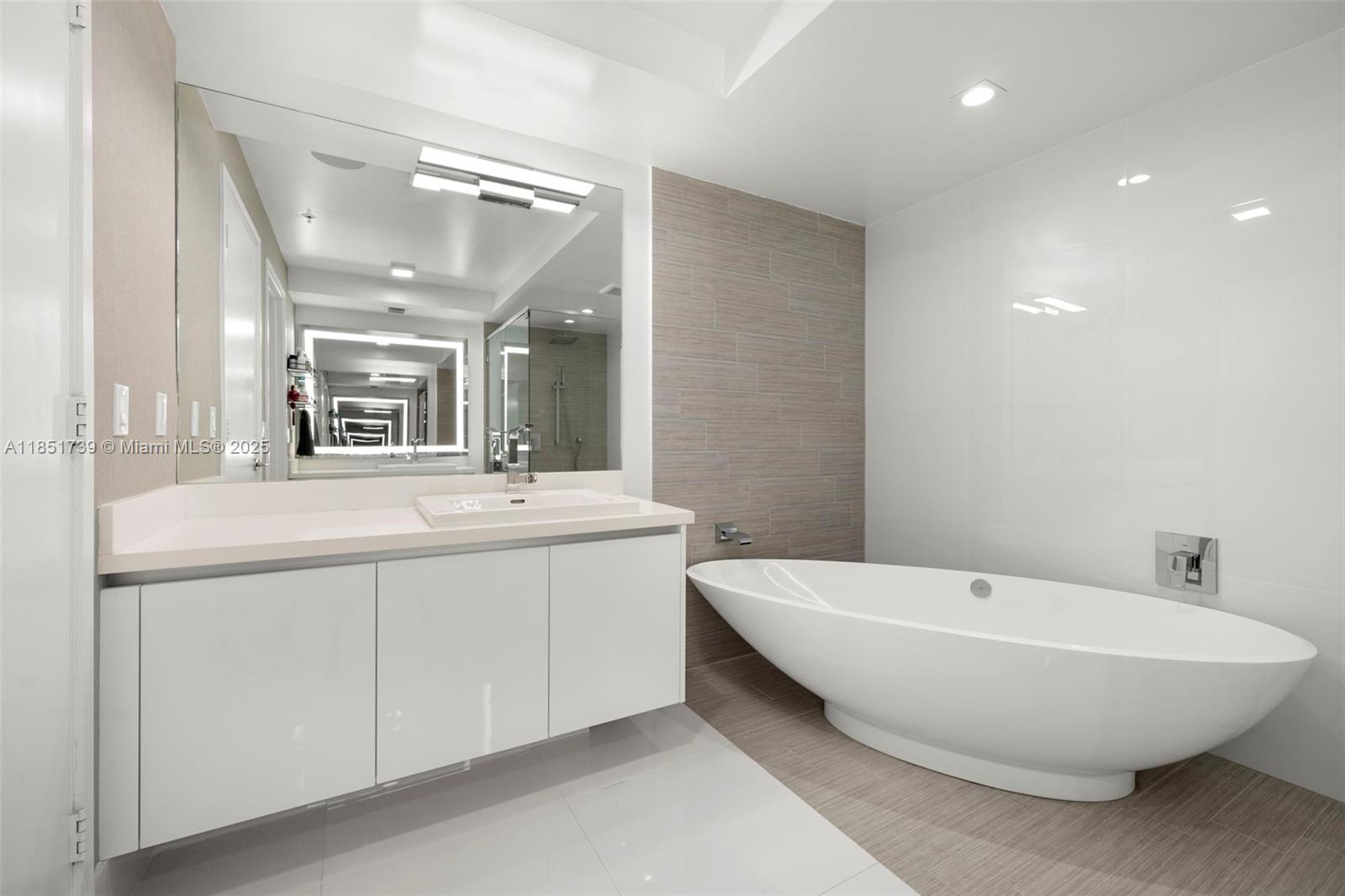 PARQUE TOWERS CONDO - Residential