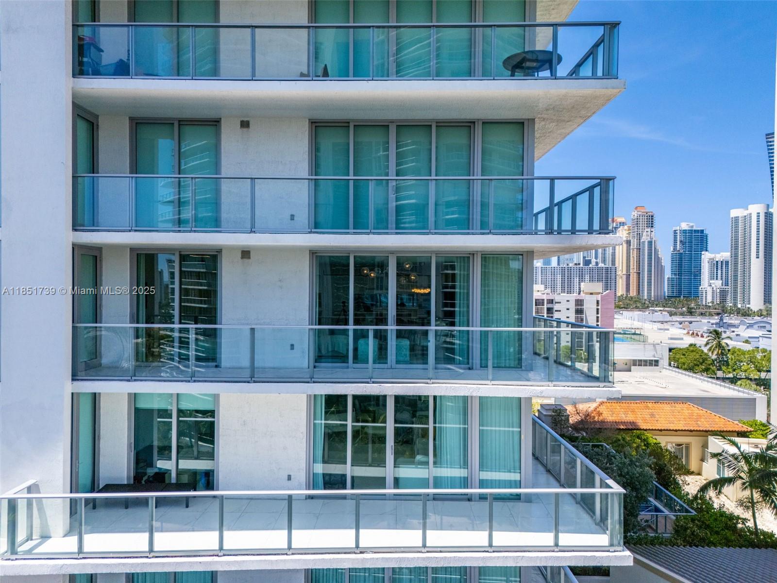 PARQUE TOWERS CONDO - Residential