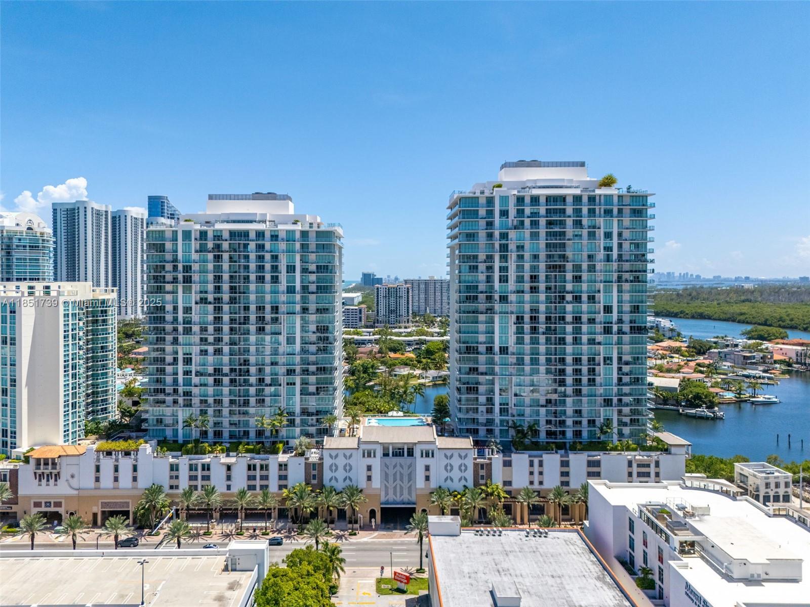 PARQUE TOWERS CONDO - Residential