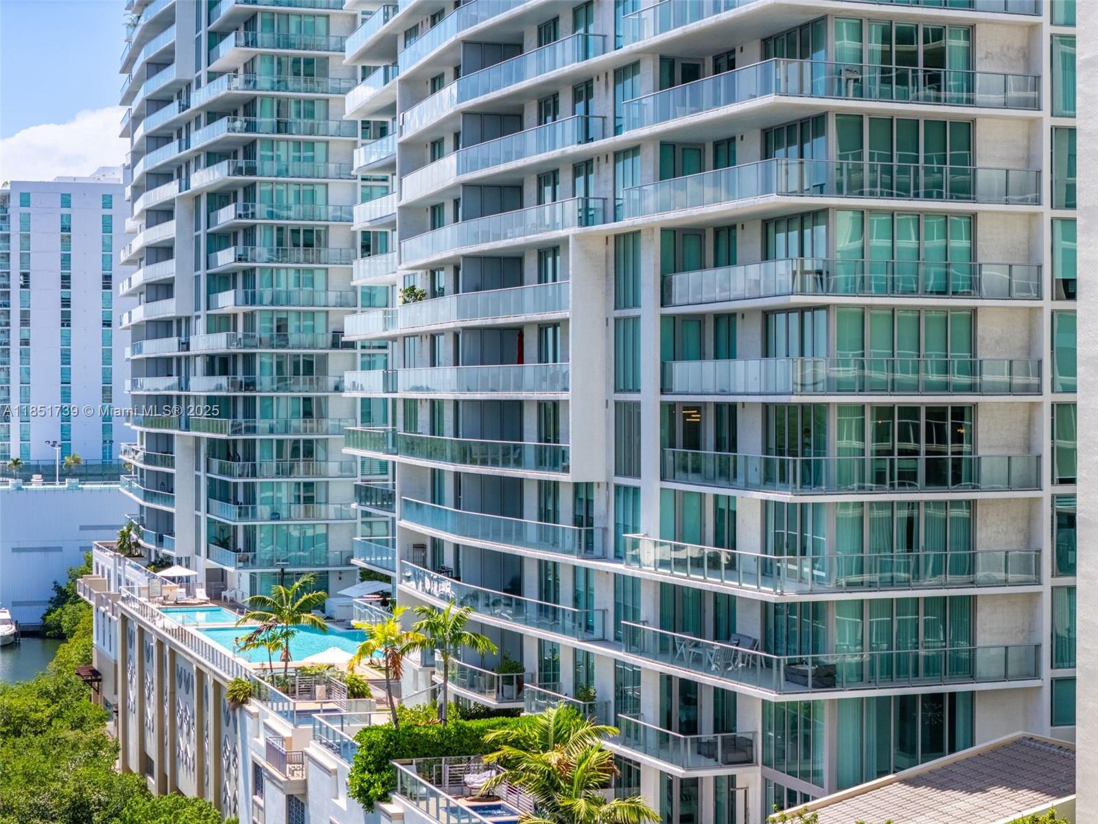 PARQUE TOWERS CONDO - Residential