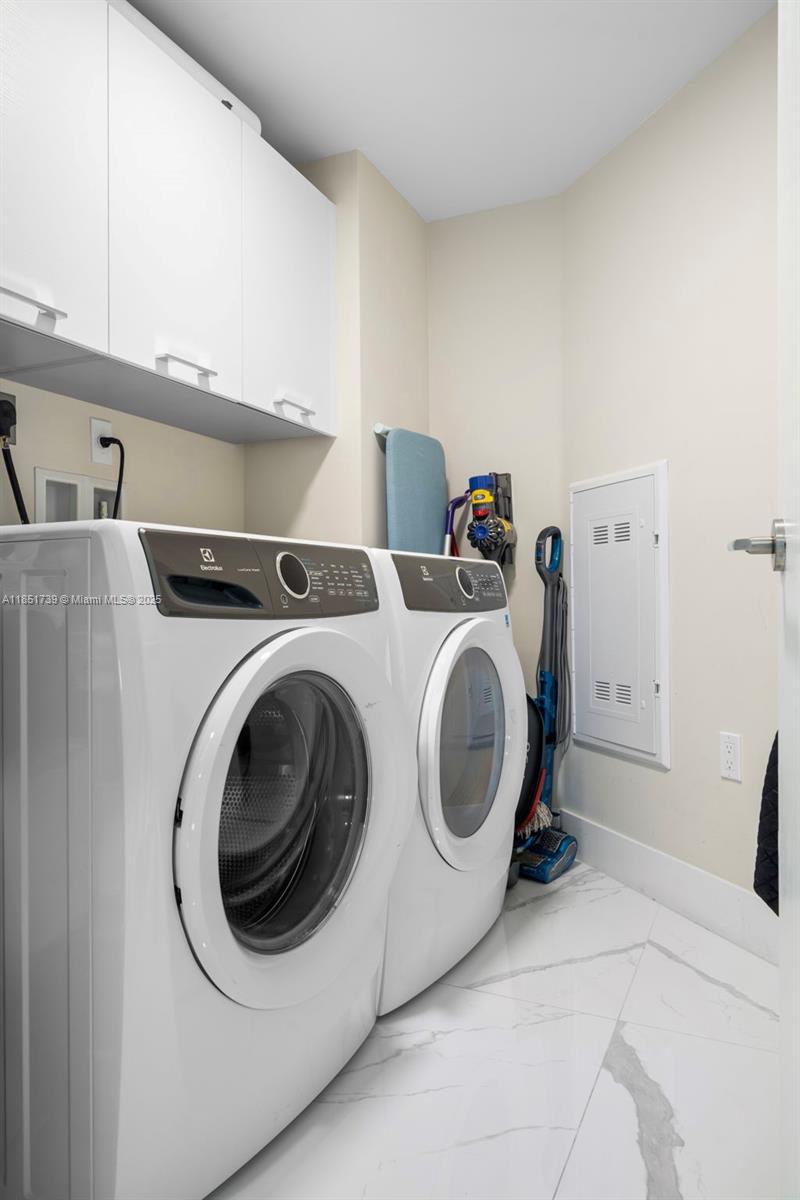 PARQUE TOWERS CONDO - Residential