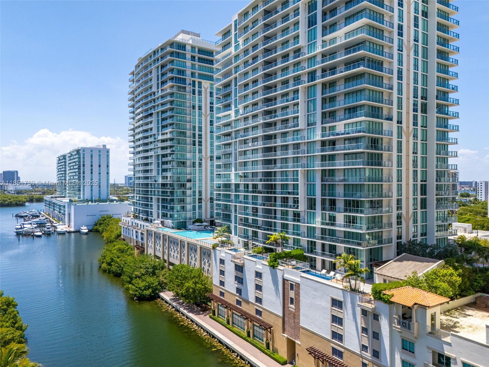 PARQUE TOWERS CONDO - Residential