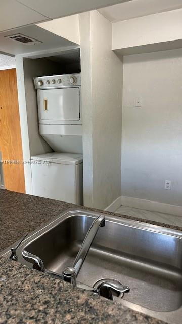 INTERNATIONAL PARK CONDO - Residential Lease