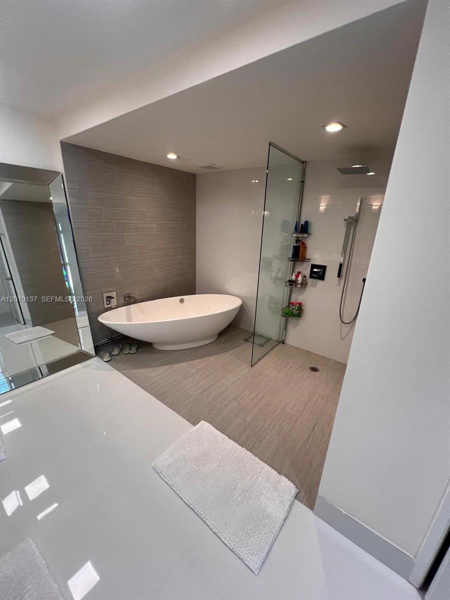 PARQUE TOWERS CONDO - Residential