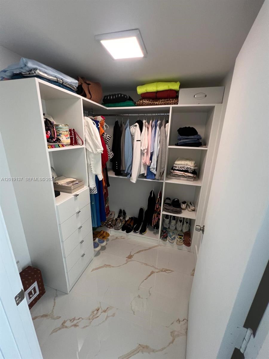 PARQUE TOWERS CONDO - Residential