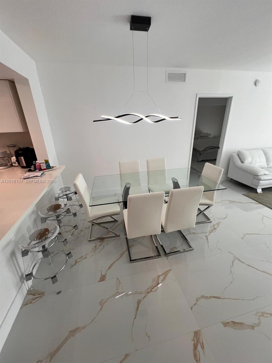 PARQUE TOWERS CONDO - Residential