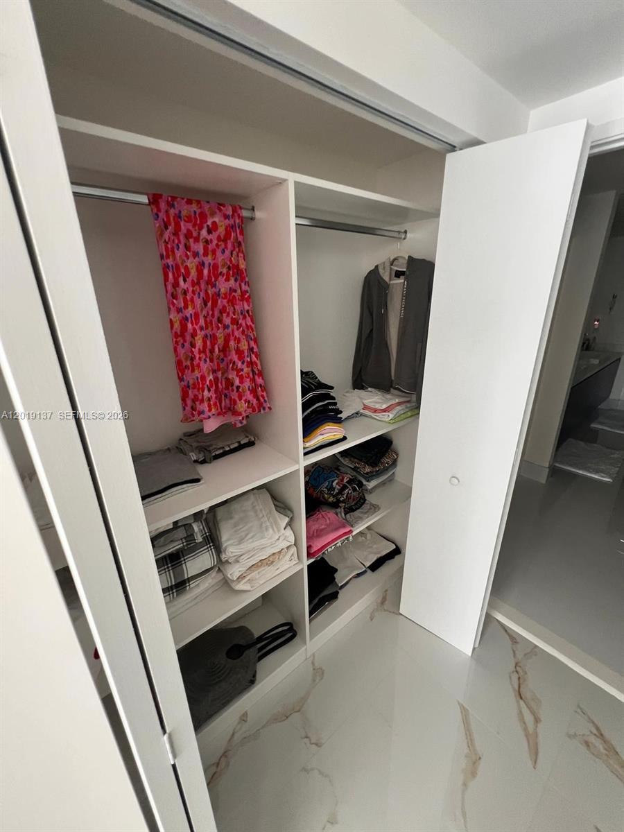 PARQUE TOWERS CONDO - Residential