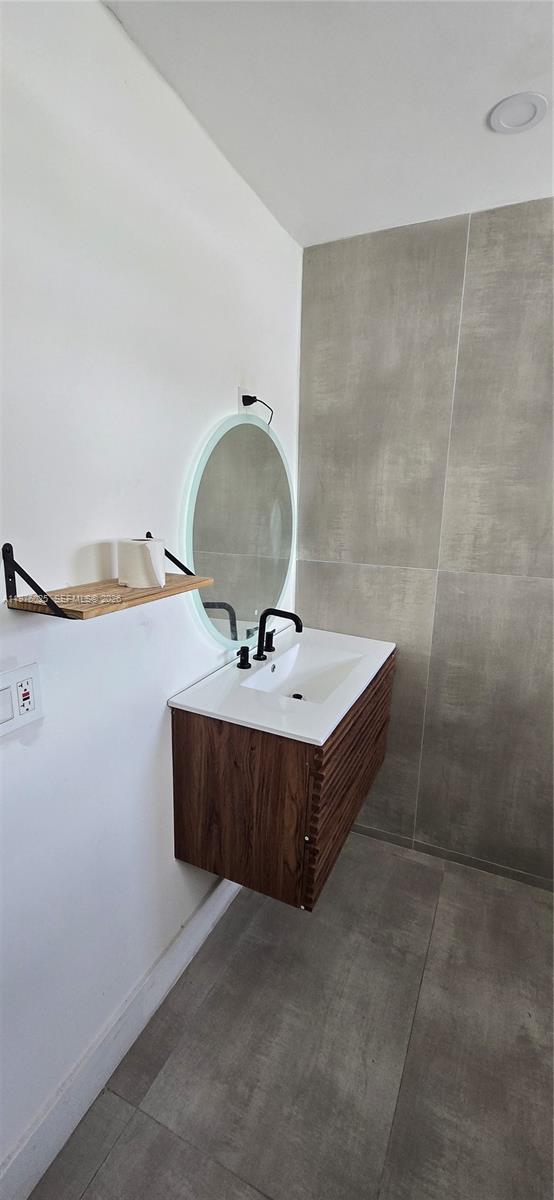 VICTORIA VILLAS - Residential Lease