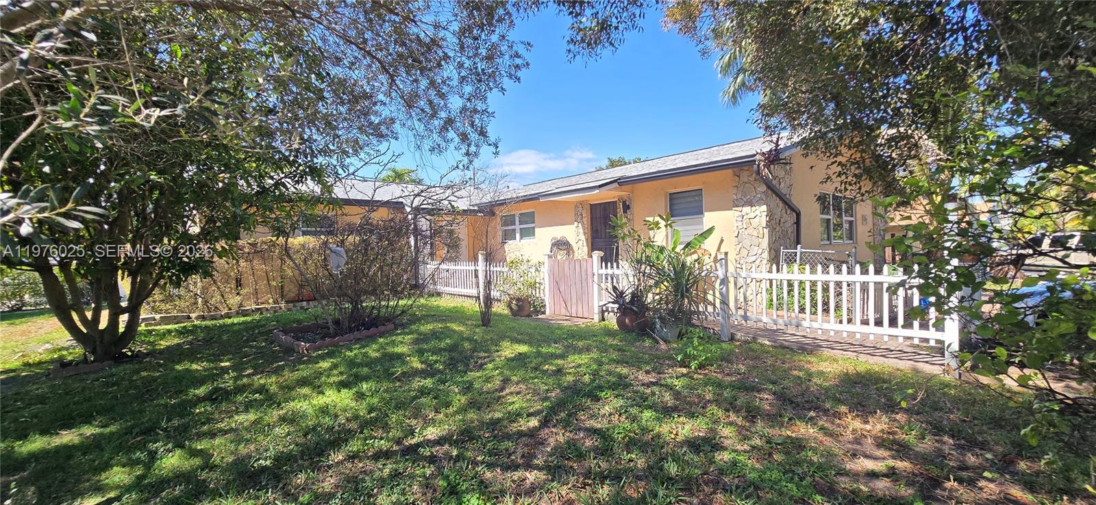 VICTORIA VILLAS - Residential Lease