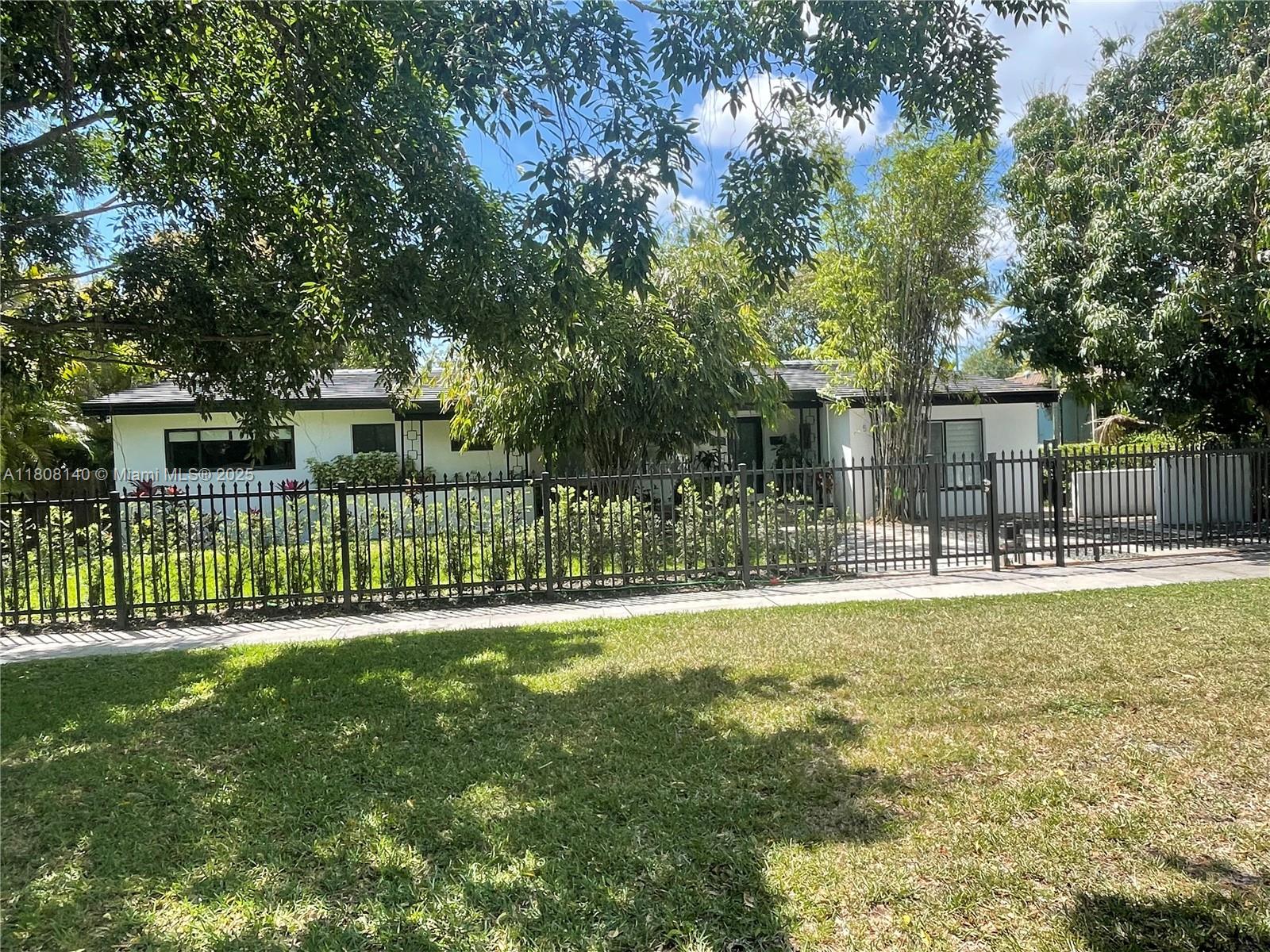 5760 Sw 56th St, Miami, Broward County, Florida - 4 Bedrooms  
4 Bathrooms - 