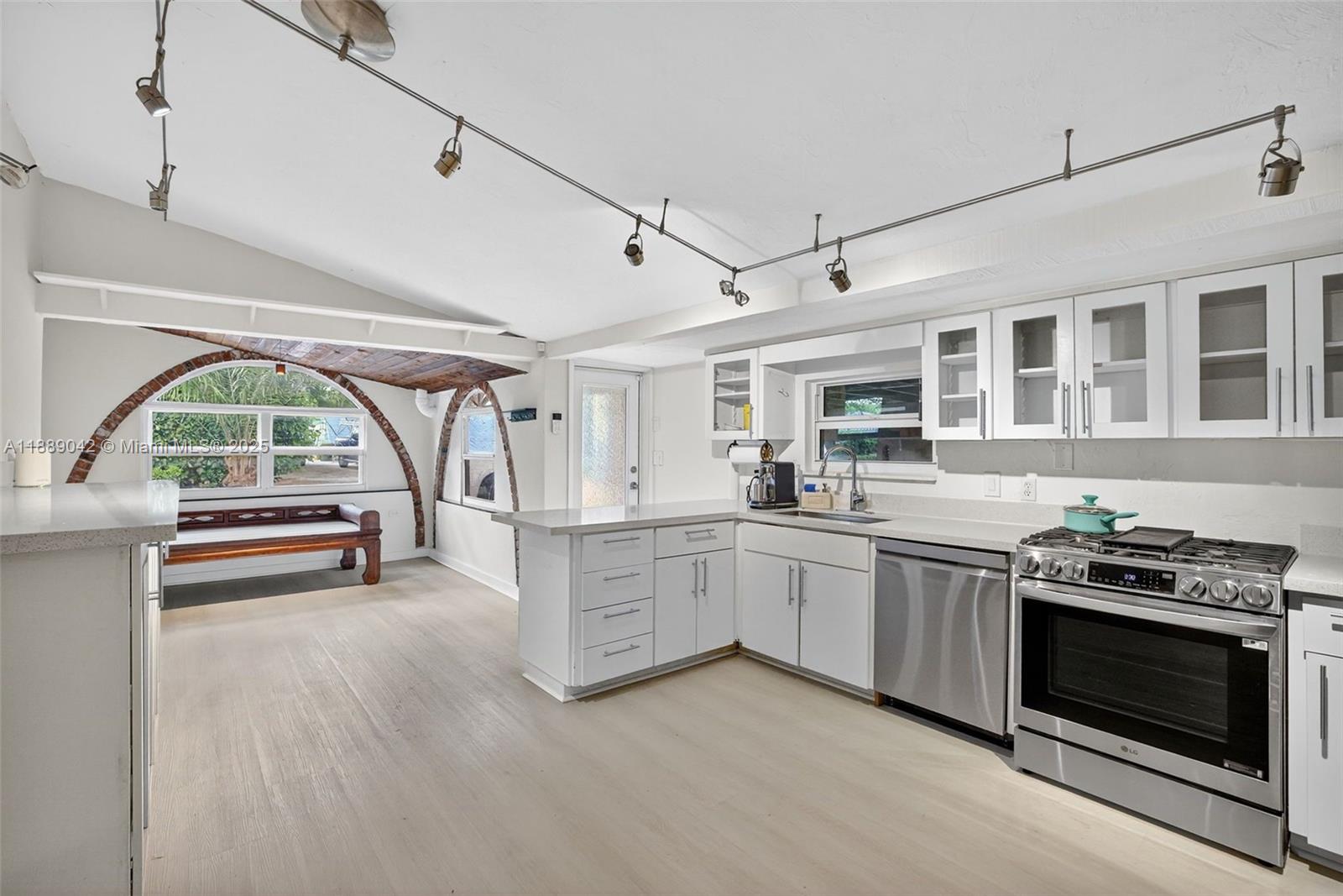 TARPON RIVER - Residential