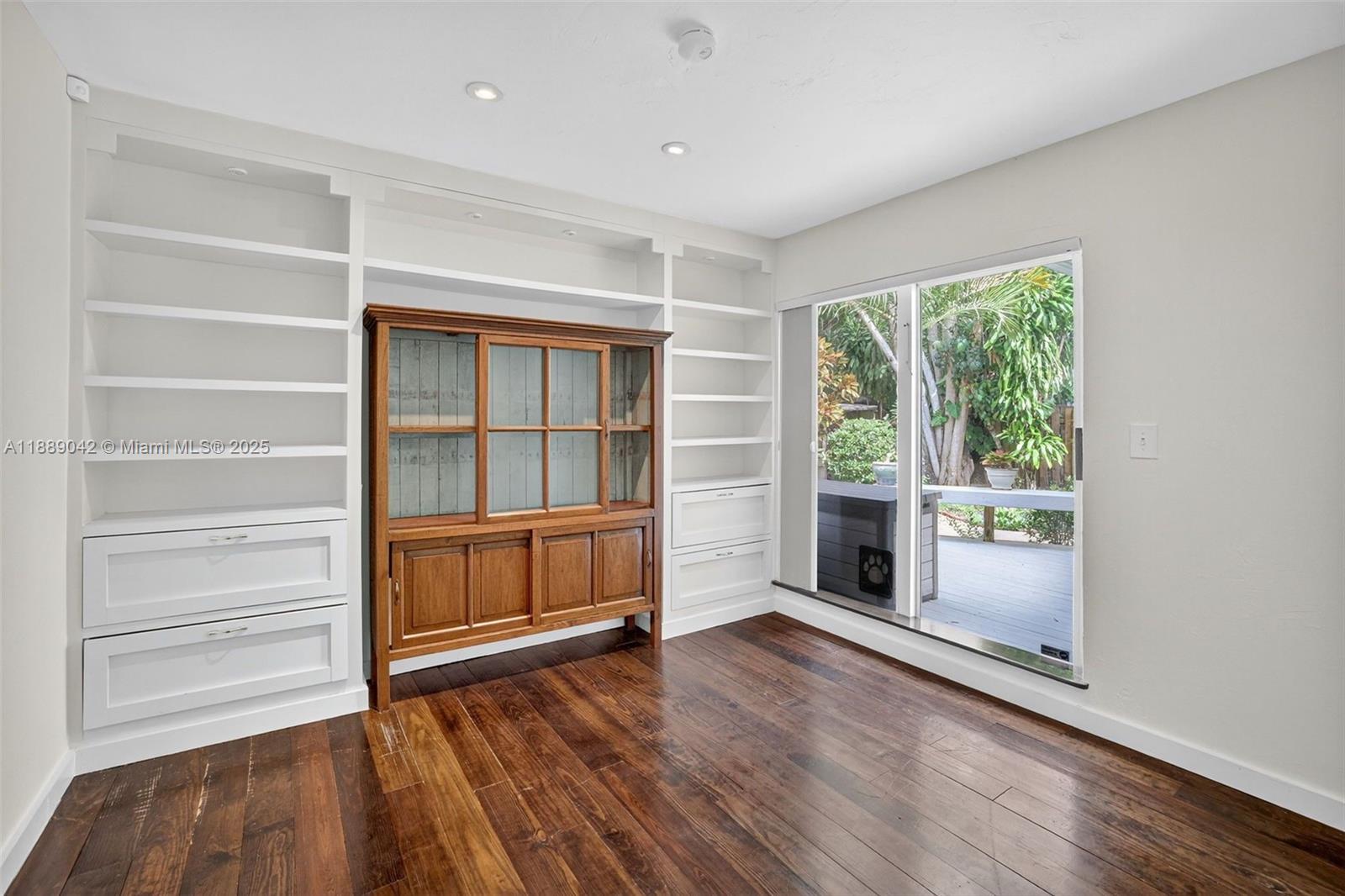 TARPON RIVER - Residential