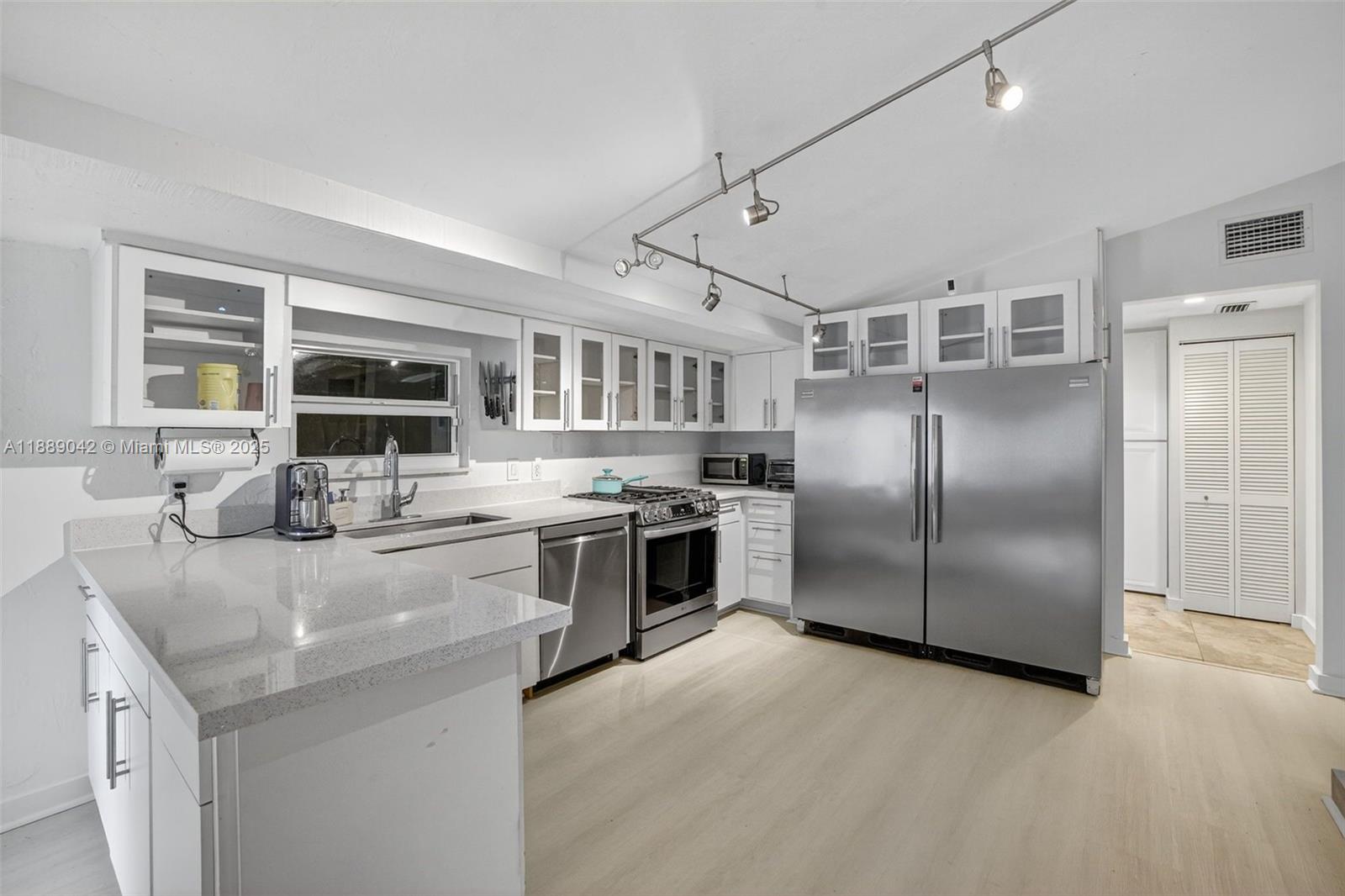 TARPON RIVER - Residential